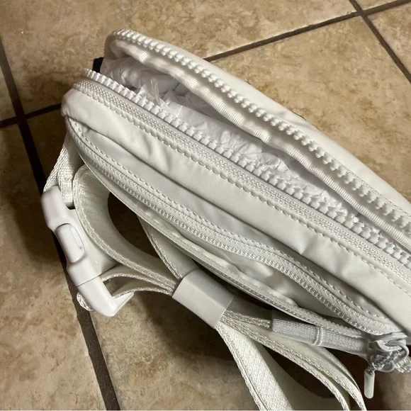 Disney x lululemon LIMITED EDITION White Mickey Everywhere Belt Bag - Picture 12 of 12